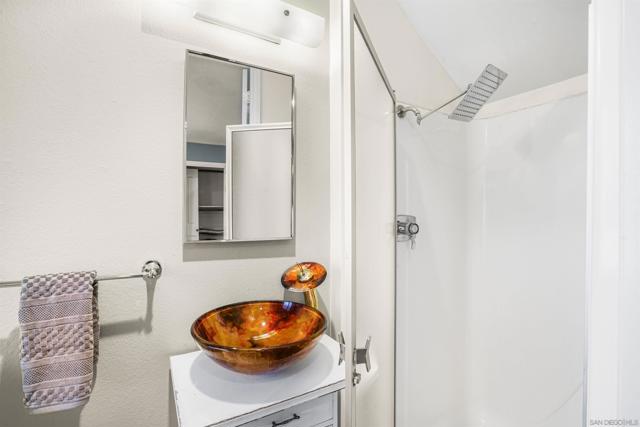 2544 Navarra Dr,  CA: https://media.crmls.org/mediaz/56dfbd2b-3c94-4afe-948c-51590f0ce7f0.jpg