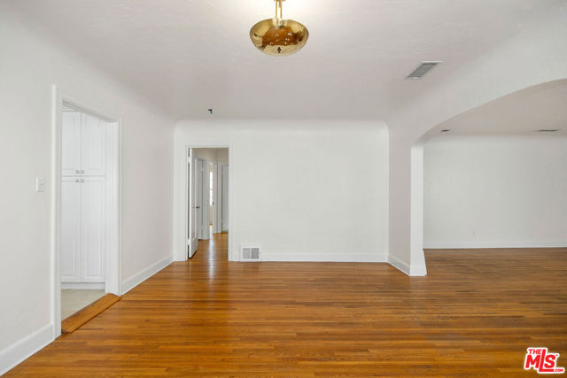 614 S Orange Drive, Los Angeles CA: https://media.crmls.org/mediaz/56e031a2-04ad-42ac-b0d9-a52b8cbda9aa.jpg
