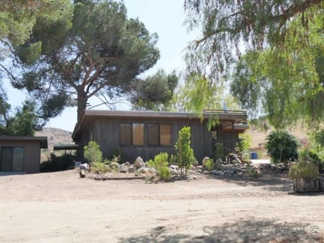 8209 Mesa Rd, Santee CA: https://media.crmls.org/mediaz/56e03486-d821-4798-bb35-90d47b27aa02.jpg