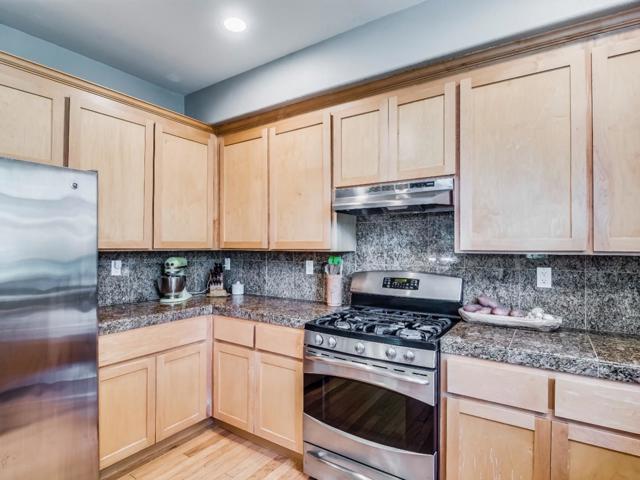 140 Sarafina Way, Gilroy CA: https://media.crmls.org/mediaz/56e05425-5e68-44bb-b9e5-e6ae112b0cf0.jpg