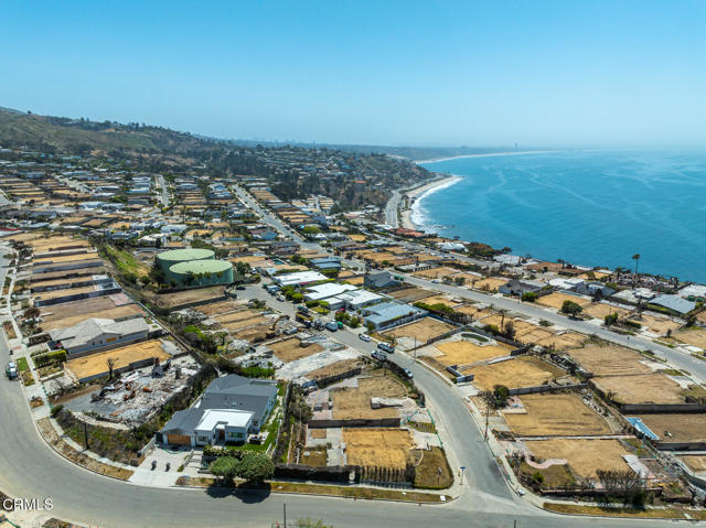 18449 Kingsport Drive, Malibu CA: https://media.crmls.org/mediaz/56e0995f-8b05-4b90-a5e9-1b2659eaac9d.jpg