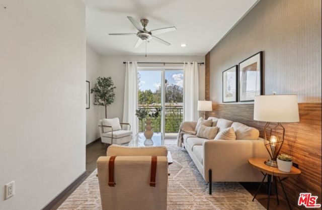 903 S New Hampshire Avenue, Los Angeles CA: https://media.crmls.org/mediaz/56e0f07a-6215-4cc3-be47-8cb2bb5c58bc.jpg