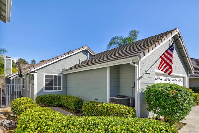 10366 Rancho Carmel Dr, San Diego CA: https://media.crmls.org/mediaz/56e0fffa-f4d3-465d-a1de-e2f7e2cf7c6b.jpg