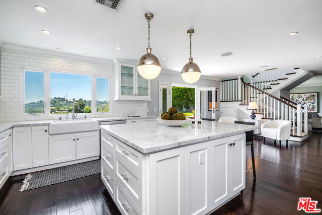 8407 Skyline Drive, Los Angeles CA: https://media.crmls.org/mediaz/56e1436e-8aa4-4344-9a11-8a1fcc053096.jpg