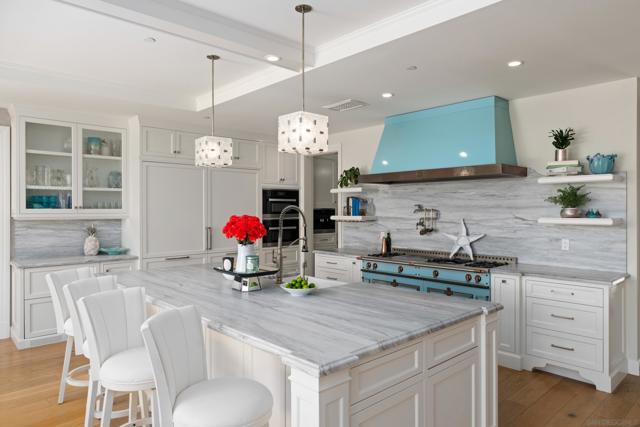 1040 Pine St, Coronado CA: https://media.crmls.org/mediaz/56e1a303-be20-42ad-9180-d2e06e15b94d.jpg
