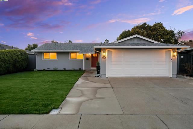 5525 Roosevelt Pl, Fremont CA: https://media.crmls.org/mediaz/56e1ae7f-d9c1-4225-83ae-b4429e2a6902.jpg