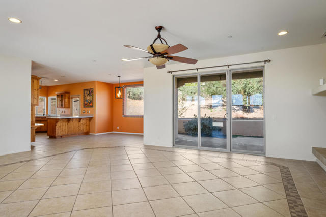 56948 Plaza Del Amigo, Yucca Valley CA: https://media.crmls.org/mediaz/56e1d9ac-9798-4b38-a45a-17a4d494fd2e.jpg