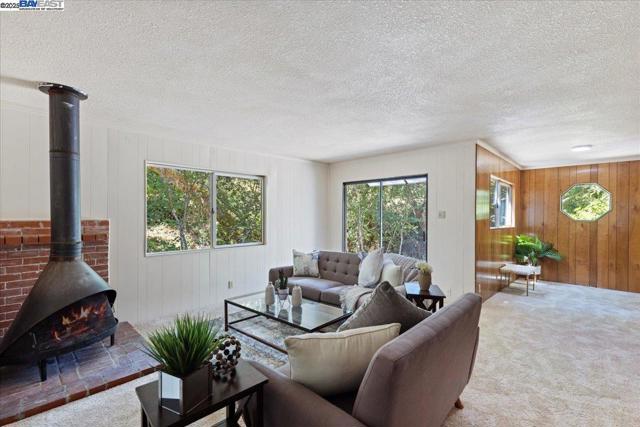 30261 Palomares Rd, Castro Valley CA: https://media.crmls.org/mediaz/56e2733a-a024-4450-ac58-240258842653.jpg
