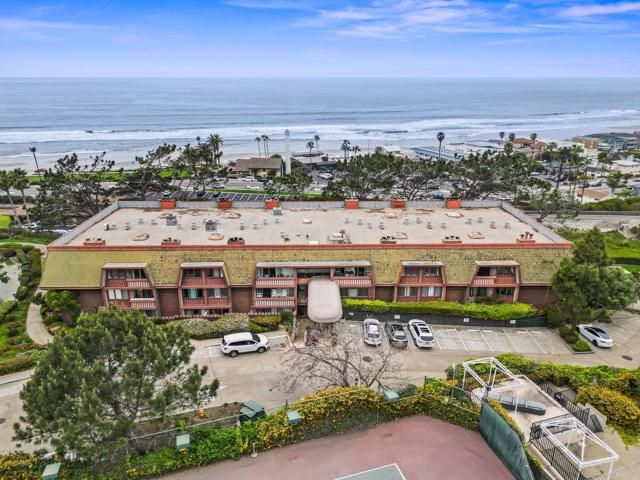 1562 Camino Del Mar, Del Mar CA: https://media.crmls.org/mediaz/56e2b4e2-9dd7-4a3c-8490-ef9ec39538b2.jpg