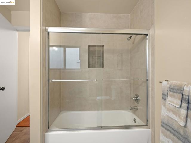 6866 Thornhill Dr, Oakland CA: https://media.crmls.org/mediaz/56e2d40c-4210-494f-bd3f-5179ee067a11.jpg