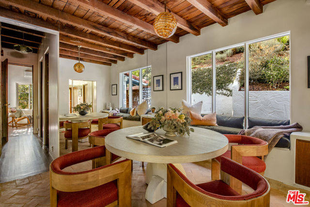 8027 Willow Glen Road, Los Angeles CA: https://media.crmls.org/mediaz/56e3626c-3821-46a8-a9fb-2fe544cdb62b.jpg