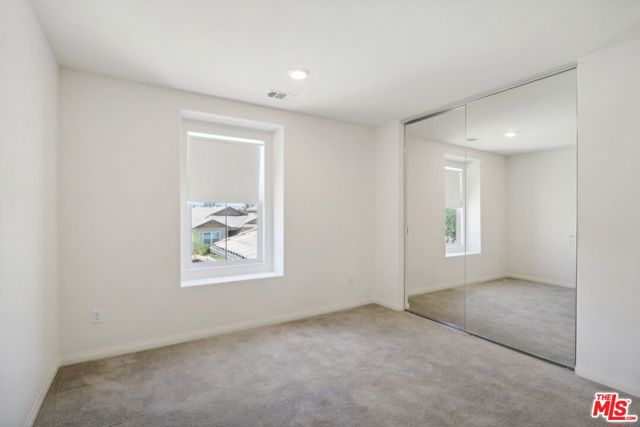 19317 Bension Drive, Santa Clarita CA: https://media.crmls.org/mediaz/56e39bd2-845a-4a36-8092-f402d5519ad6.jpg