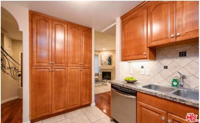 4732 Radford Avenue, Valley Village CA: https://media.crmls.org/mediaz/56e3f51b-e43f-432a-91c3-ba912f52740d.jpg