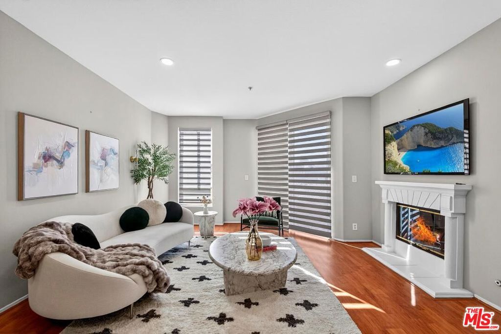 333 Westminster Avenue #405