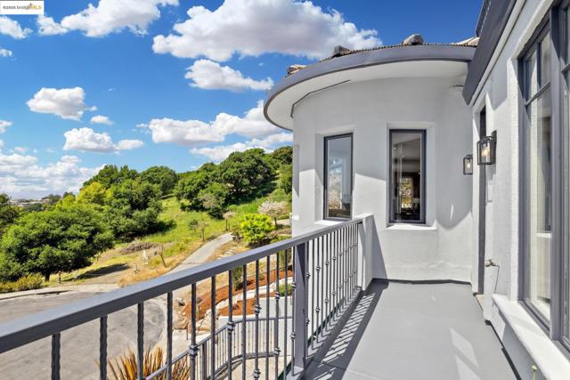 1580 Regency Ct, El Cerrito CA: https://media.crmls.org/mediaz/56e47450-149f-4bbf-92fa-e7b918f3ffa9.jpg