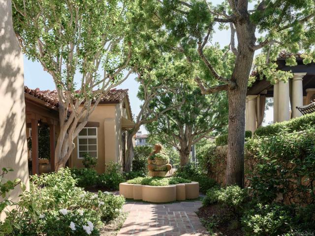 7757 Whitefield Pl, La Jolla CA: https://media.crmls.org/mediaz/56e47fe4-1211-457c-9ff9-37733c4a45cf.jpg