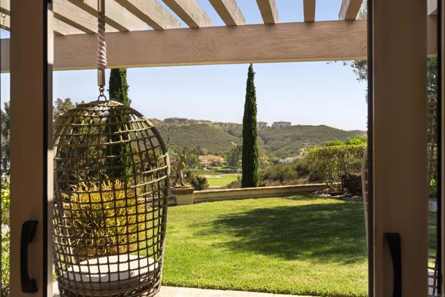 14619 Calle Carla, Rancho Santa Fe CA: https://media.crmls.org/mediaz/56e4b286-21eb-4f3e-b1dd-eab99756a65f.jpg