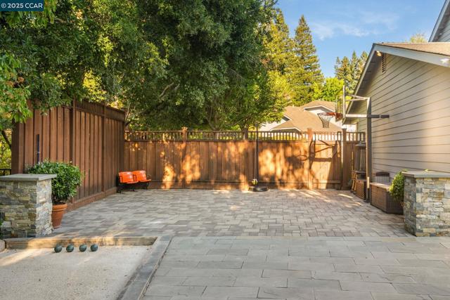222 Still Creek Rd, Danville CA: https://media.crmls.org/mediaz/56e524b1-5f02-4ed3-800c-e3b7f80683ef.jpg