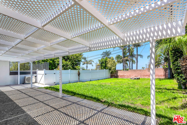 5137 Reynier Avenue, Los Angeles CA: https://media.crmls.org/mediaz/56e55682-8952-488b-a540-417a1559ab30.jpg