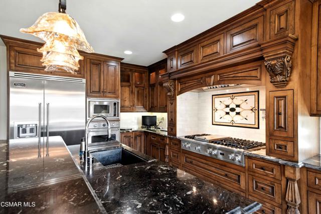 3194 Sunset Hills Boulevard, Thousand Oaks CA: https://media.crmls.org/mediaz/56e63473-cfb7-4100-b925-4efb71f3d69f.jpg