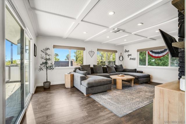 1271 Via Sendero, Escondido CA: https://media.crmls.org/mediaz/56e651ef-39b6-4d45-94c7-bf1a3474ef87.jpg