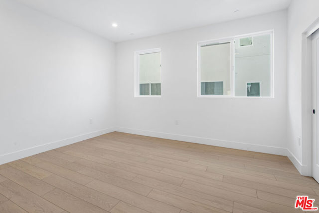 11220 Victory Boulevard, North Hollywood CA: https://media.crmls.org/mediaz/56e65e99-e54e-4317-bd9c-37c11f1b41b3.jpg