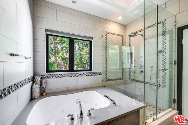1600 Benedict Canyon Drive, Beverly Hills CA: https://media.crmls.org/mediaz/56e66ecd-eb26-43f3-af9c-5e6636daa71c.jpg