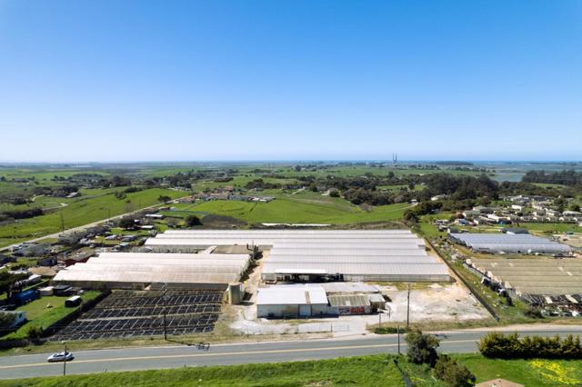 2150 Elkhorn Road, Castroville CA: https://media.crmls.org/mediaz/56e670d0-04cf-41d4-bd0c-ab1cfa3d413e.jpg