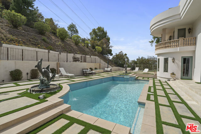 3848 Vista Linda Drive, Encino CA: https://media.crmls.org/mediaz/56e685c0-ef94-4a3d-81ca-8b430dea9289.jpg