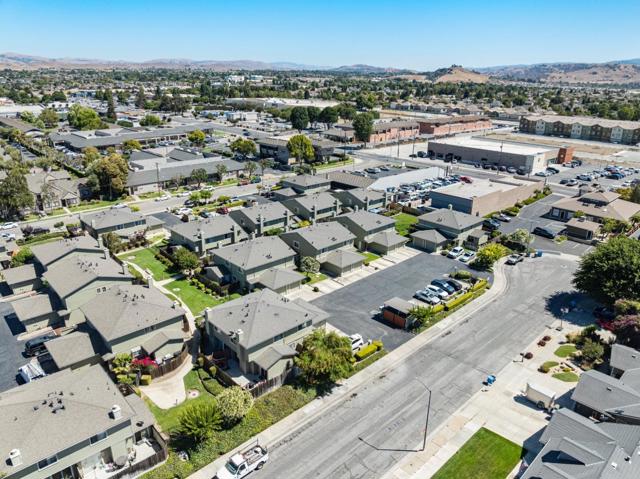 1411 Squire Court, Hollister CA: https://media.crmls.org/mediaz/56e68f32-abcf-4783-8d7d-10f0de3361a3.jpg