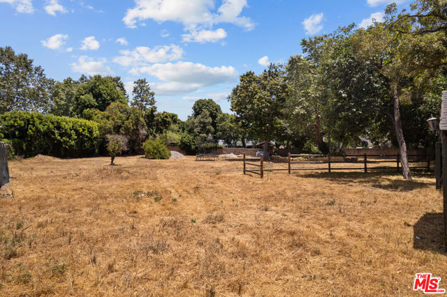 1511 Old Oak Road, Los Angeles CA: https://media.crmls.org/mediaz/56e6f38d-dfdd-44be-84fd-fcac348eab01.jpg