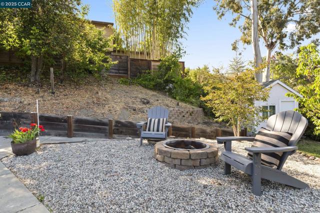 3348 Betty Ln, Lafayette CA: https://media.crmls.org/mediaz/56e701e2-24c4-4f19-a136-ccb0f0b7f7b8.jpg