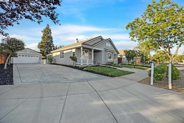 6424 Altamar Cir., Livermore CA: https://media.crmls.org/mediaz/56e73544-39f5-487f-a9bb-d238f0f5cd08.jpg