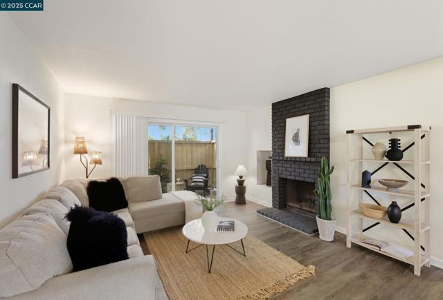 2055 Sierra Rd, Concord CA: https://media.crmls.org/mediaz/56e735e9-1d55-4ce2-9133-3d70c0f3175f.jpg