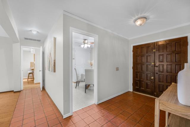 10407 Vista Knoll Boulevard, Cupertino CA: https://media.crmls.org/mediaz/56e78e2c-216e-4b5b-95df-93f968065b78.jpg