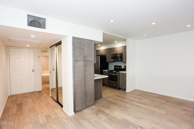 2491 Purdue Avenue, Los Angeles CA: https://media.crmls.org/mediaz/56e846be-3542-47a6-996a-f9731c1ea39b.jpg