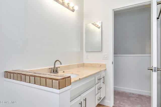 3011 Marigold Place, Thousand Oaks CA: https://media.crmls.org/mediaz/56e88d4e-1c8c-44eb-883e-6f065c7f81bf.jpg