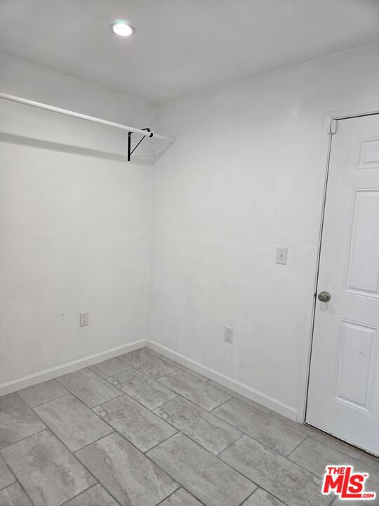 300 S La Peer Drive, Beverly Hills CA: https://media.crmls.org/mediaz/56e9d959-4902-48c3-ac3e-8ee2c93e1f08.jpg