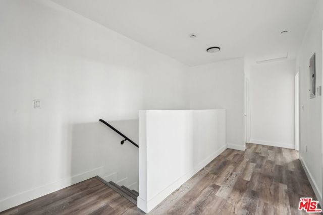 2516 Malabar Street, Los Angeles CA: https://media.crmls.org/mediaz/56ea2497-6bfe-456c-b301-7b58fe52f69d.jpg