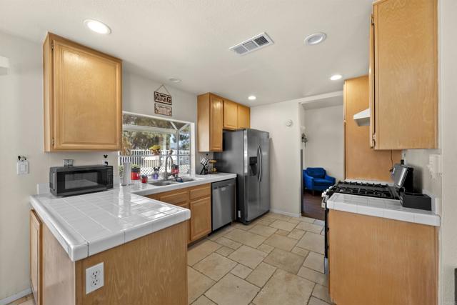 845 RIDGEWATER DR, Chula Vista CA: https://media.crmls.org/mediaz/56ea29ca-b379-4e5b-b31a-234e788e9606.jpg