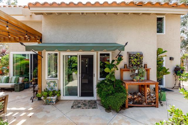 2708 Grove Ave, Carlsbad CA: https://media.crmls.org/mediaz/56ea2a73-2875-4cd2-9817-4d2f6234eb43.jpg