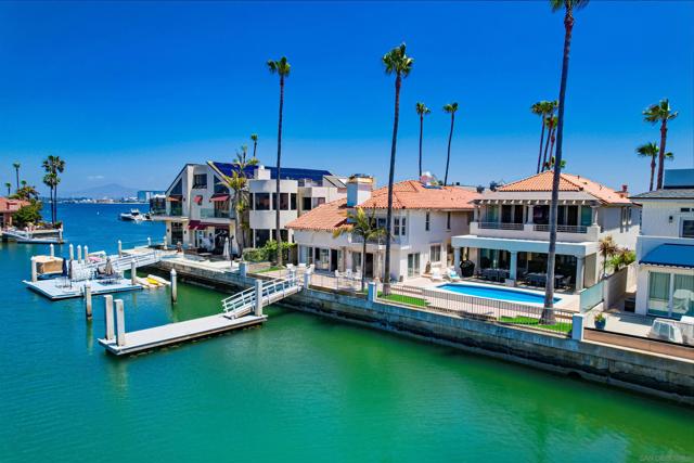 8 Buccaneer Way, Coronado CA: https://media.crmls.org/mediaz/56ea535e-eeba-4977-874a-64852d3426ac.jpg