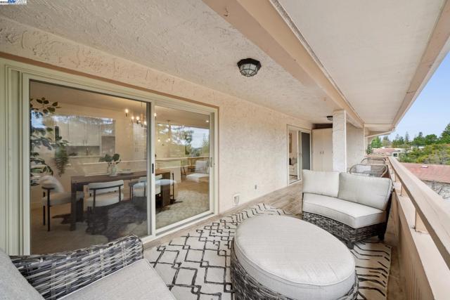 4033 Terra Granada Dr, Walnut Creek CA: https://media.crmls.org/mediaz/56eaa12d-32e0-4adf-b3a9-df638d577953.jpg