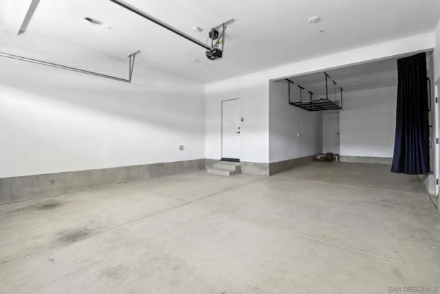 941 Lindbergh Dr, San Marcos CA: https://media.crmls.org/mediaz/56eb3478-aa7f-4354-8ce1-1b105e96361a.jpg