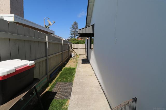 1252 Fourth Ave, Chula Vista CA: https://media.crmls.org/mediaz/56ebbcb3-9211-4e79-87f3-ea86f77388c0.jpg