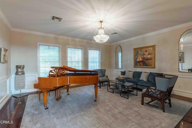 2300 Weybridge Drive, Bakersfield CA: https://media.crmls.org/mediaz/56ebbf4f-219f-4124-9d9a-3c7d2f18a1a1.jpg
