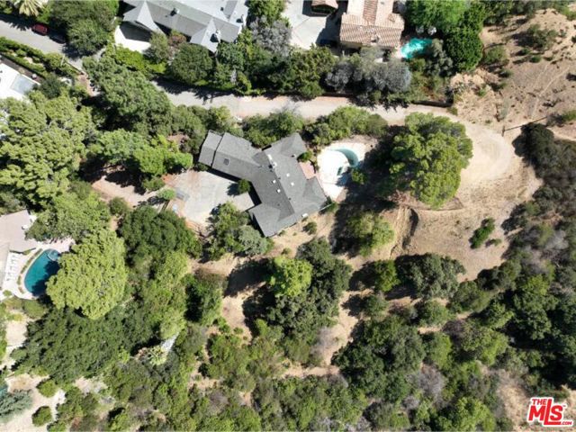 9595 Lime Orchard Road, Beverly Hills CA: https://media.crmls.org/mediaz/56ecb79e-c467-4c1e-b5fd-1a758921711e.jpg