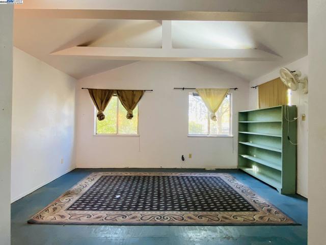 7705 Orford Rd, Stockton CA: https://media.crmls.org/mediaz/56ecdff3-4450-4cbb-a79b-3b29e673a3d0.jpg