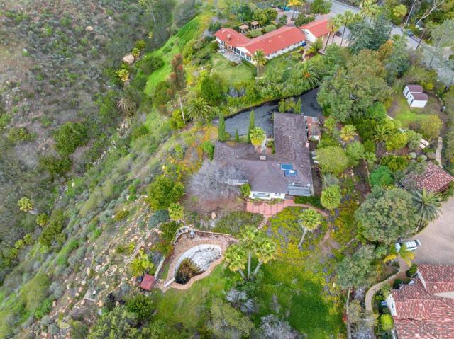 16574 Zumaque, Rancho Santa Fe CA: https://media.crmls.org/mediaz/56ecfa72-bab4-4533-8413-7ec191fba001.jpg