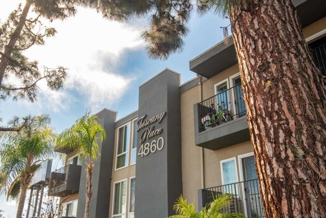 4860 Rolando Ct, San Diego CA: https://media.crmls.org/mediaz/56ed2cf6-2e5f-492d-b495-2d58e539f72c.jpg